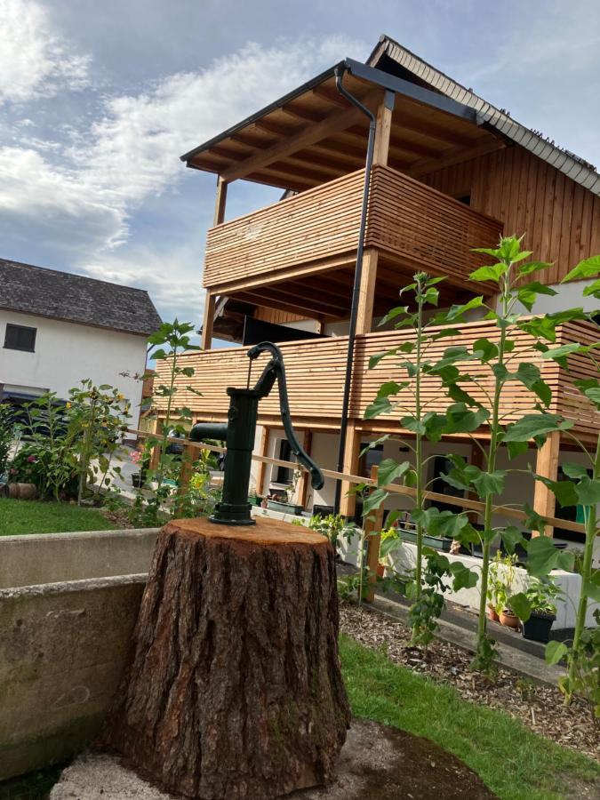 Biohof Auinger, Der Tiererlebnishof Aurach am Hongar Exterior foto